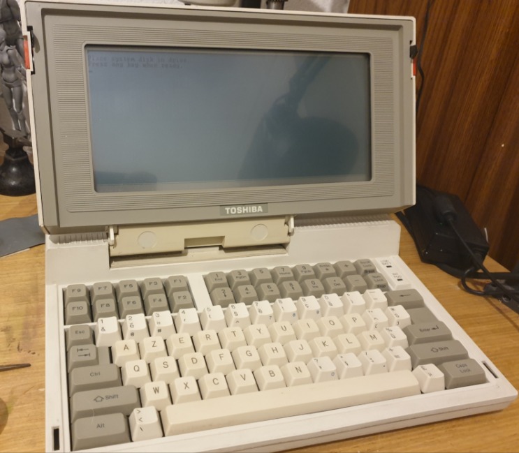 Toshiba T1100, laptop de mediados de los 80